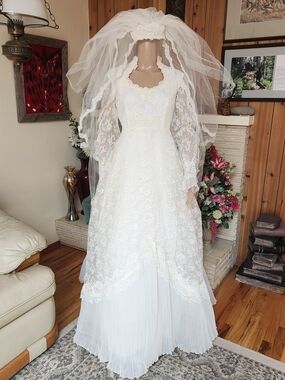 Rare 1960s Victorian Lace Wedding Set: Rose Detail Hat, Veil & Bustled Gown